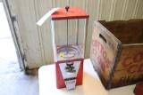 OAK 1› gum ball machine with key