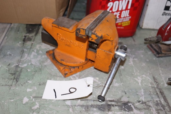 Pony 24545, 4.5" swivel vise
