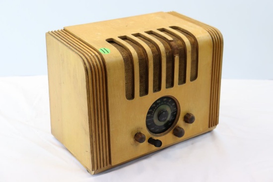 Vintage Radios, Testers, Tubes, Clocks & Lamps