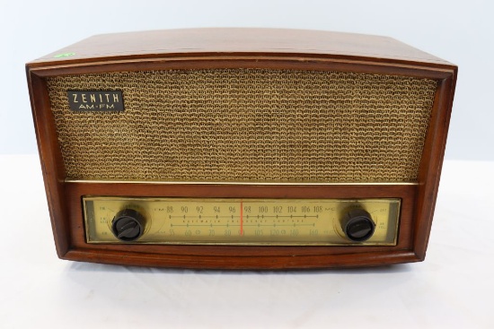 Zenith AM/FM tube radio