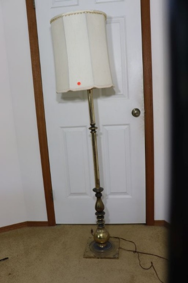 brass lamp with square base (bedroom)