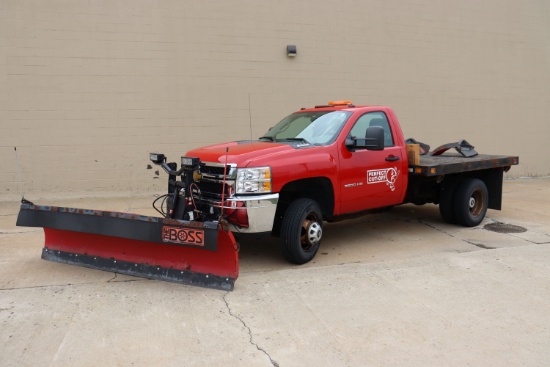 2013 Chevrolet 3500 HD truck, miles - 23,393