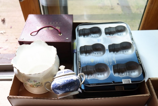 Assortment of Kitchenware (main)