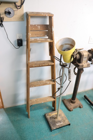 Allied Standing Light & ladder