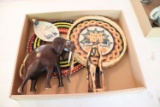 Assortment of African décor (main)