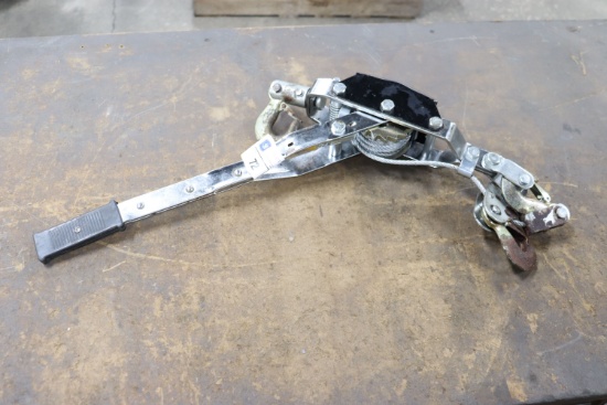 Strap puller