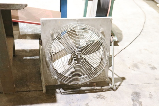 Industrial floor fan