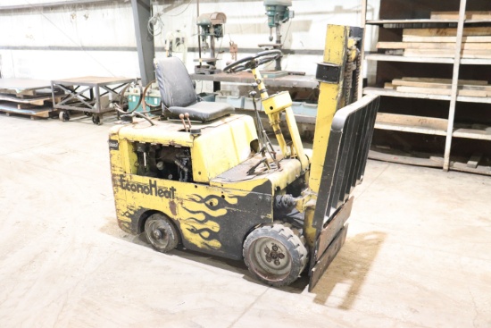 Clark tow motor