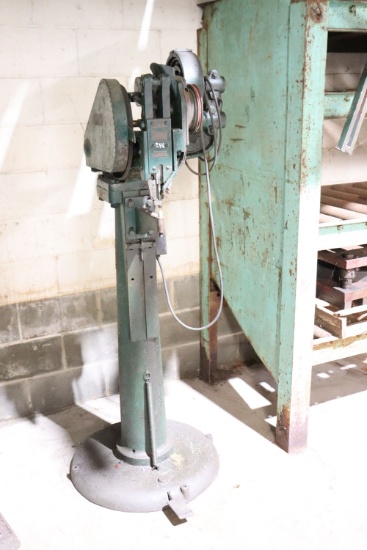 Rivet machine