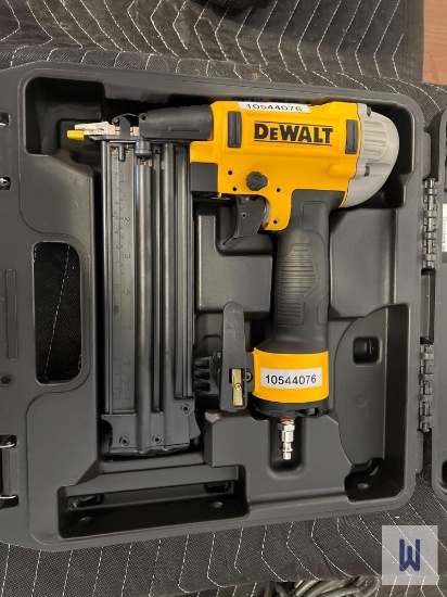 2022 DEWALT DWFP12233 PNEUMATIC BRAD NAILER, SN-212640004TBBK