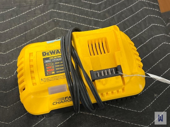 2021 DEWALT DCB118 20V MAX LI-ION FAN COOLED FAST CHARGER