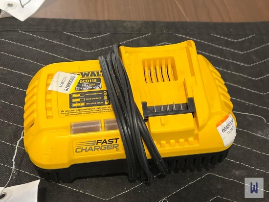 2021 DEWALT DCB118 20V MAX LI-ION FAN COOLED FAST CHARGER