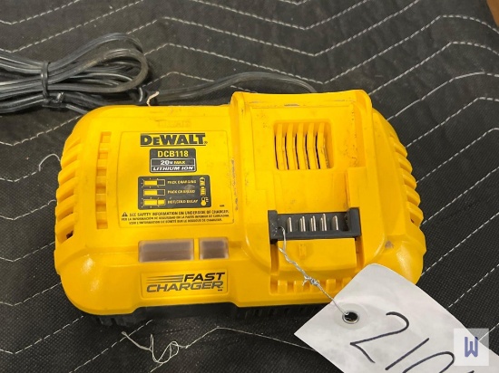 2022 DEWALT DCB118 20V MAX LI-ION FAN COOLED FAST CHARGER