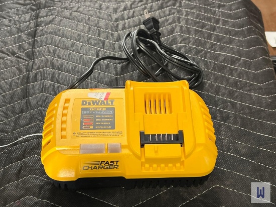 2022 DEWALT DCB118 20V MAX LI-ION FAN COOLED FAST CHARGER