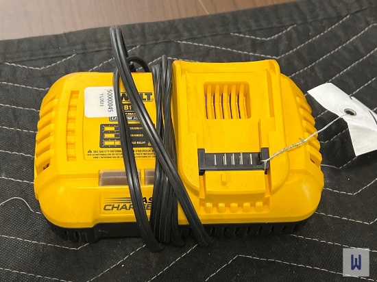 2021 DEWALT DCB118 20V MAX LI-ION FAN COOLED FAST CHARGER