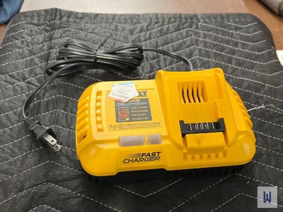 2022 DEWALT DCB118 20V MAX LI-ION FAN COOLED FAST CHARGER