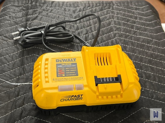2022 DEWALT DCB118 20V MAX LI-ION FAN COOLED FAST CHARGER
