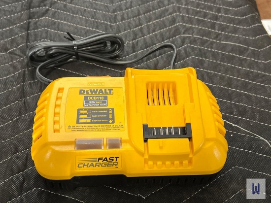 2021 DEWALT DCB118 20V MAX LI-ION FAN COOLED FAST CHARGER