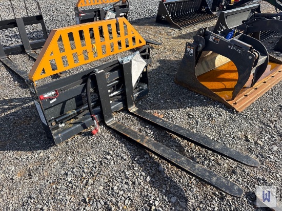 2025 Wolverine Pfa-11-3300g Skid Steer Hydraulic Side Shift Pallet Forks, Sn:Zw-02683
