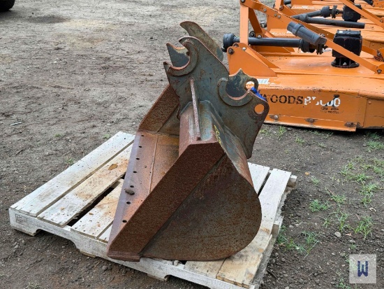 KUBOTA 48'' MINI EXCAVATOR CLEAN OUT BUCKET