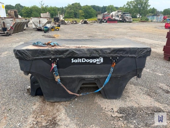 SALT DOGG PRO2000 95''x47'' HOPPER SPREADER DESIGNED FOR PICKUP TRUCK BEDS