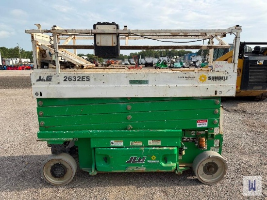 2017 JLG 2632ES SCISSOR LIFT, SN-M200010143