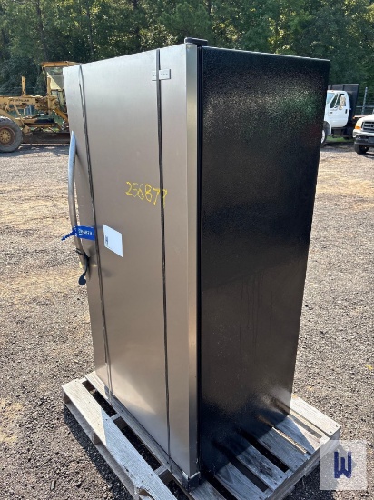 FRIGIDAIRE STAINLESS STEEL REFRIGERATOR/FREEZER, SN:N/A