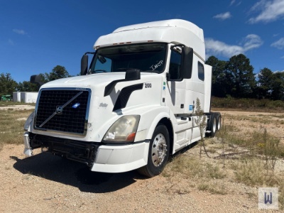 Volvo Tandem Axle Sleeper Truck