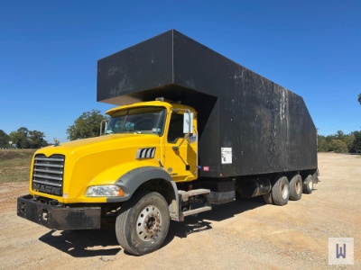 2010 Mack Gu813 Grapple Tri Axle Truck With Enclosed Debris Body And Prentice 2124 Loader