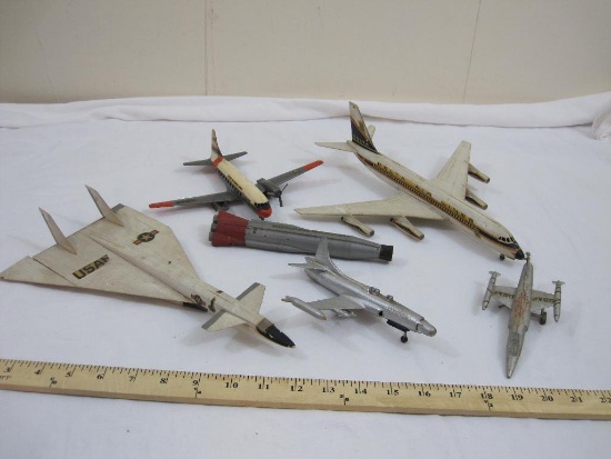 Lot of Plastic Airplanes marked Delta and USAF, see pictures for conditions, 1 lb