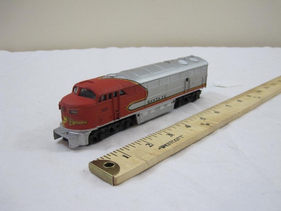 AHM HO Scale Santa Fe 5028 Locomotive, 14 oz