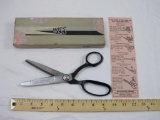 Vintage Wiss Pinking Shears, in original box, made in Newark NJ, 11 oz