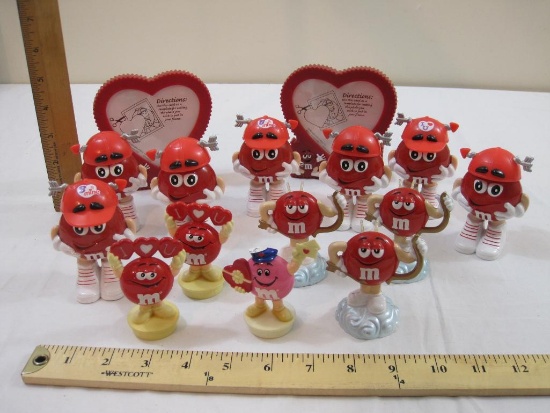 Lot of Valentine's M&M Plastic Figures and Picture Frames, 1 lb 12 oz