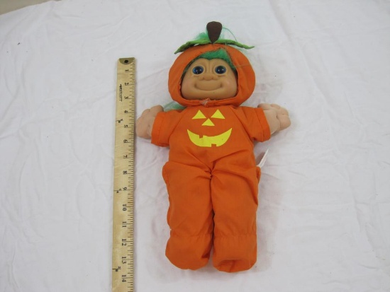 Vintage Halloween Russ Troll Kidz Doll with Pumpkin Outfit, 11 oz