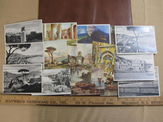 Lot of approximately one dozen unused vintage post cards depicting scenes of Italian cities