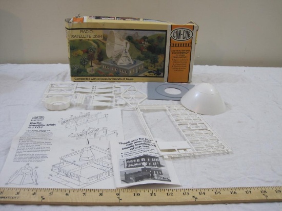 Con-Cor Radio Satellite Dish Plastic Model for Train Display, HO Scale, unassembled, see pictures,