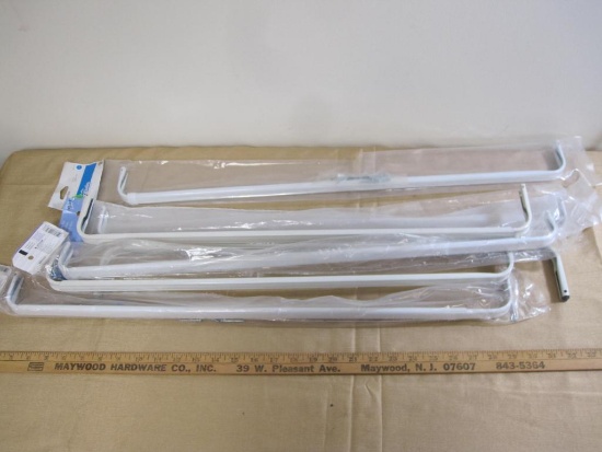 Batch of seven curtain rods of various lengths and makes