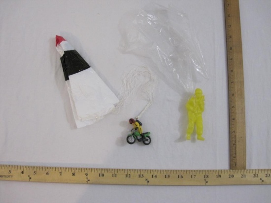 Two Parachute Toys including Extreme Jumpers and Yellow Army Soldier, 2 oz