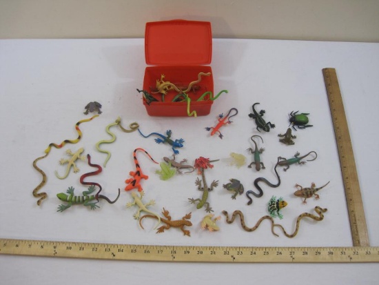 Lot of Assorted Plastic Toy Lizards, Bugs, and Frogs, 12 oz