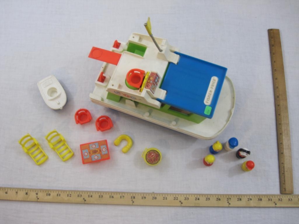 Vintage Fisher Price Little People Boat 985 and Accessories, 1972, 2 lbs 13  oz | Estate & Personal Property Personal Property | Online Auctions |  Proxibid