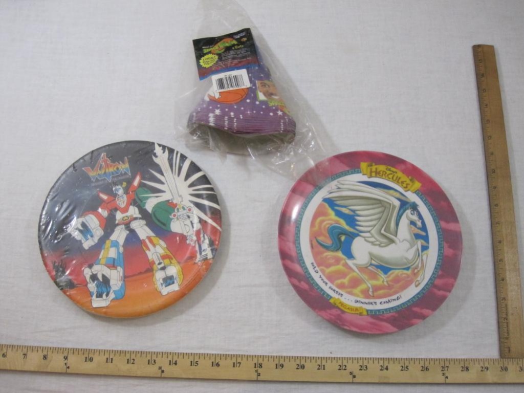 Lot Lot Of Assorted Party Supplies Including Sealed Pack Of 8