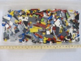 Approx 2 Pounds of Assorted Lego Pieces, see pictures