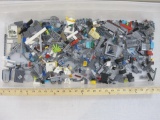 Approx 2 Pounds of Assorted Lego Pieces, see pictures