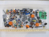 Approx 2 Pounds of Assorted Lego Pieces, see pictures