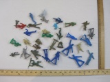 Lot of Assorted Plastic Toys including soldiers and more, 6 oz