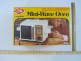 Betty Crocker Easy-Bake Mini-Wave Oven in original box, 1981 Kenner, 3 lbs 14 oz