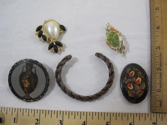 Lot of Vintage Jewelry including 4 brooches and copper twist bracelet, 3 oz