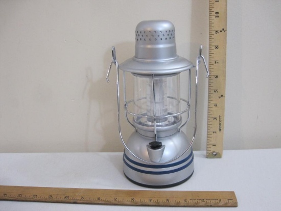 New in Box Lionel Battery-Operated LED Conductor's Lantern, 2 lbs