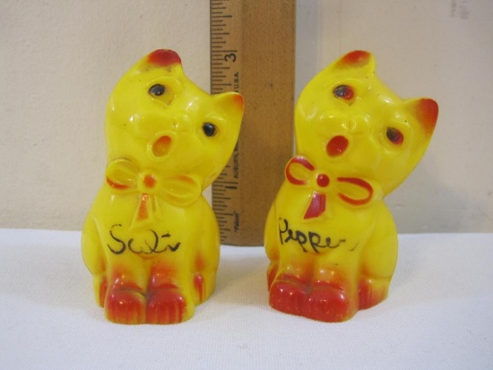 Vintage Plastic Yellow Cat Salt and Pepper Shaker Set, 2 oz