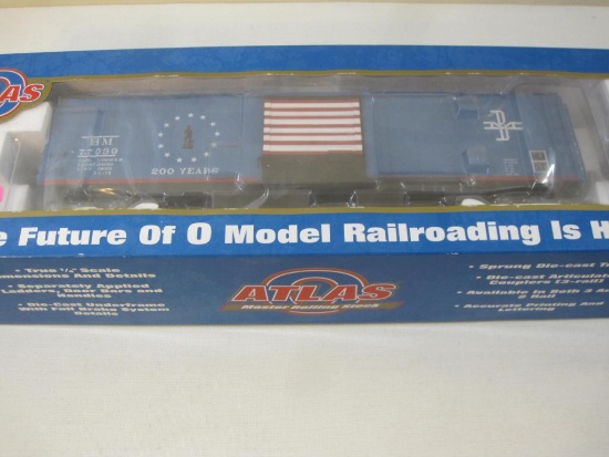Atlas "O" 50' PS-1 Single Door Box Car Boston & Maine #77039 (3 Rail), #8877, O Scale, new in box, 2